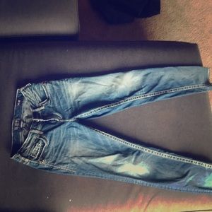 Silver jeans boyfriend fit ( bigger in the legs )